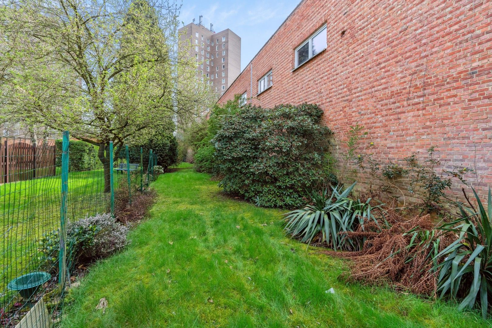 Opbrengsteigendom met tuin en 2 appartementen te koop foto 25