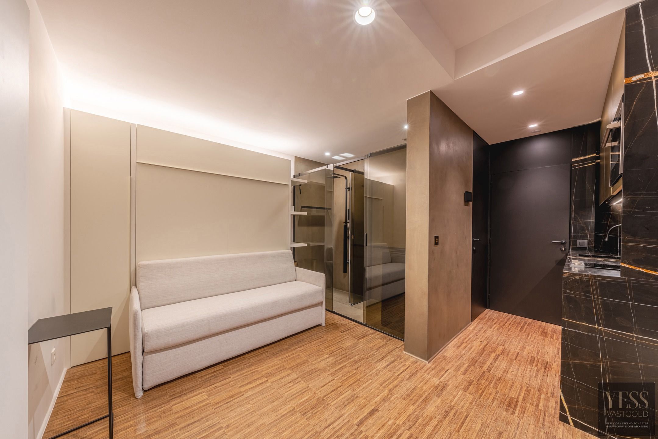 Ruim ingericht handelspand met studio te Knokke! foto 4