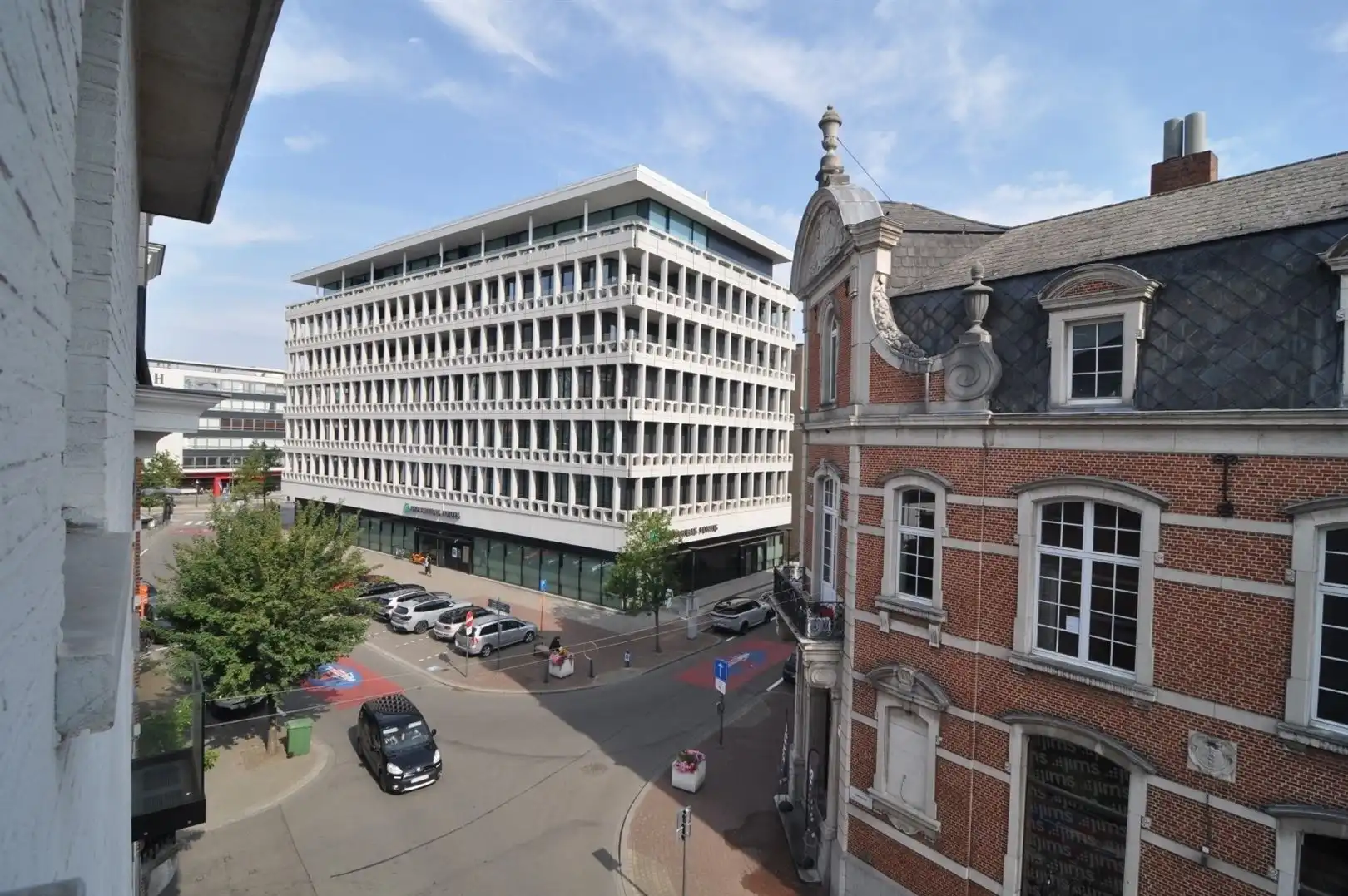 Ruim appartement met 3 slaapkamers op toplocatie in hartje Hasselt foto 4