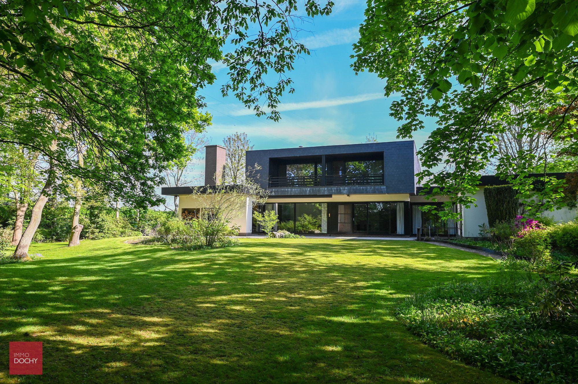 Ruime villa met prachtige tuin foto 6