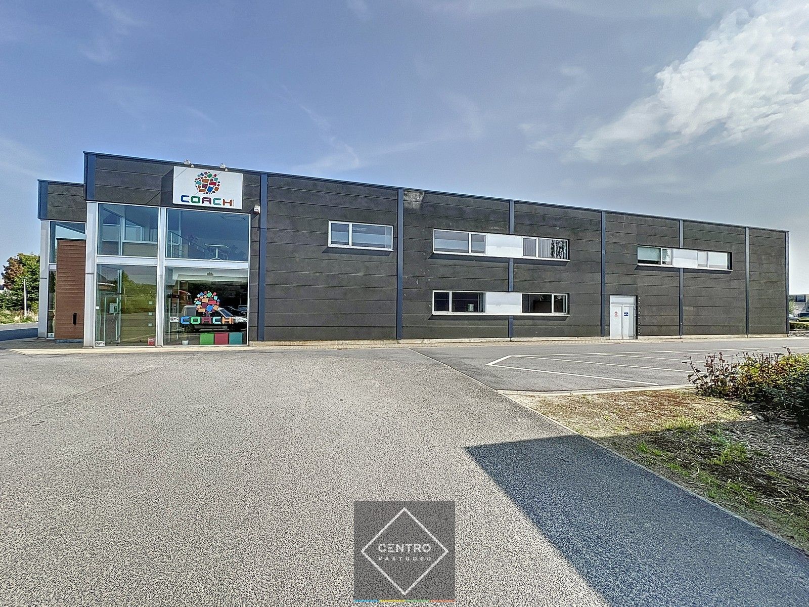 Instapklaar PERFECT onderhouden multifunctioneel BEDRIJFSPAND (1.180 m²) voor handel, kantoor of dienstensector (huidige uitbating: opleidingscentrum) ! foto 3