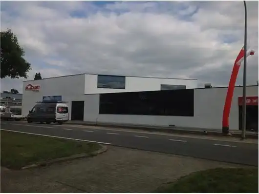 Nieuwbouw hedendaags kantoorruimte foto {{pictureIndex}}