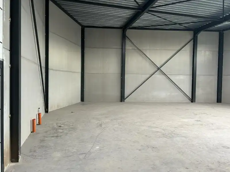 Recente KMO-unit van 246 m² op toplocatie nabij de R4 foto 8