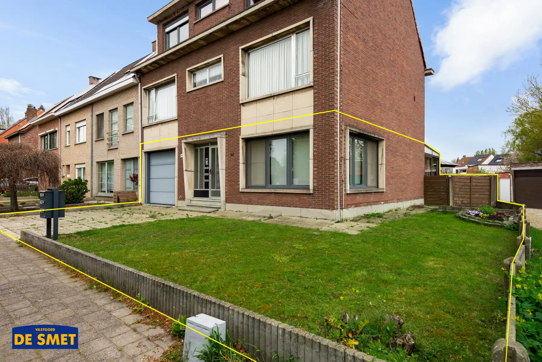 Hoofdfoto van de publicatie: Appartement met tuin, garage + oprit, berging en 2 kelders