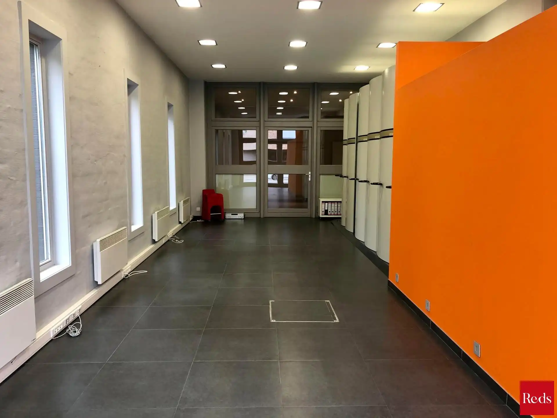 Kantoor/handelsruimte met achtergelegen magazijn te huur foto 4