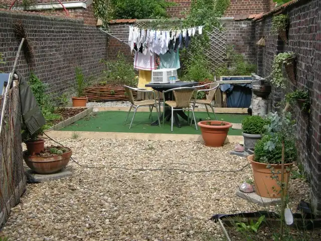 Een charmante gesloten bebouwing met gezellige tuin. Ideaal voor wie centraal wil wonen! foto 6