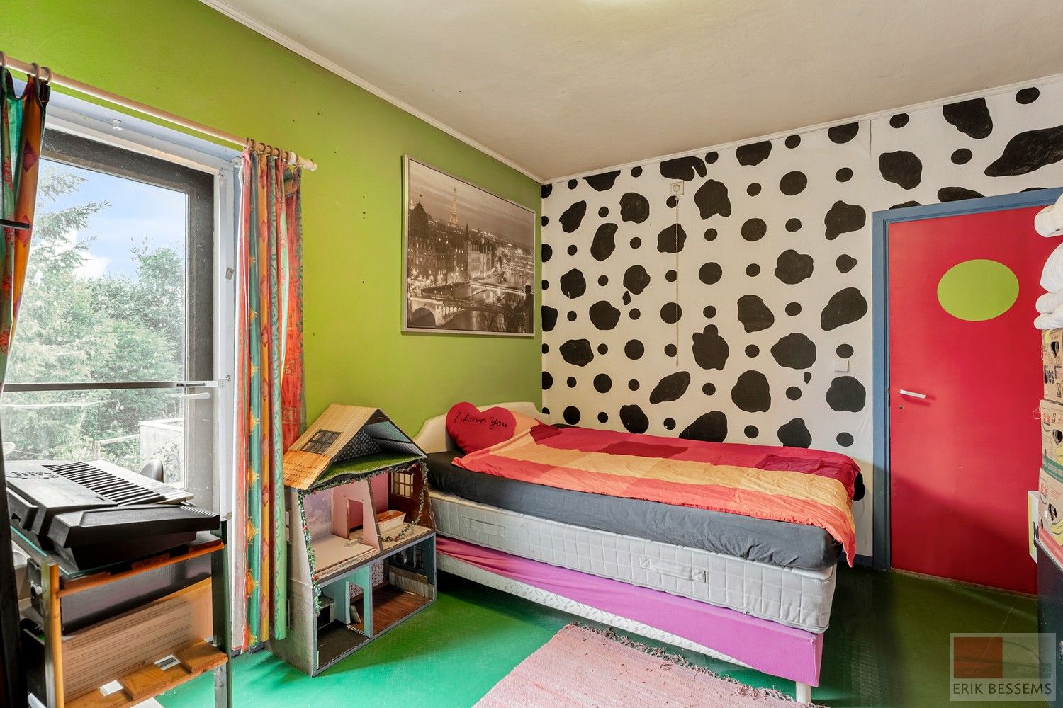 Unieke gesloten bebouwing met veel potentieel, deze ruime woning biedt een indrukwekkende woonoppervlakte van 306 m² foto 18