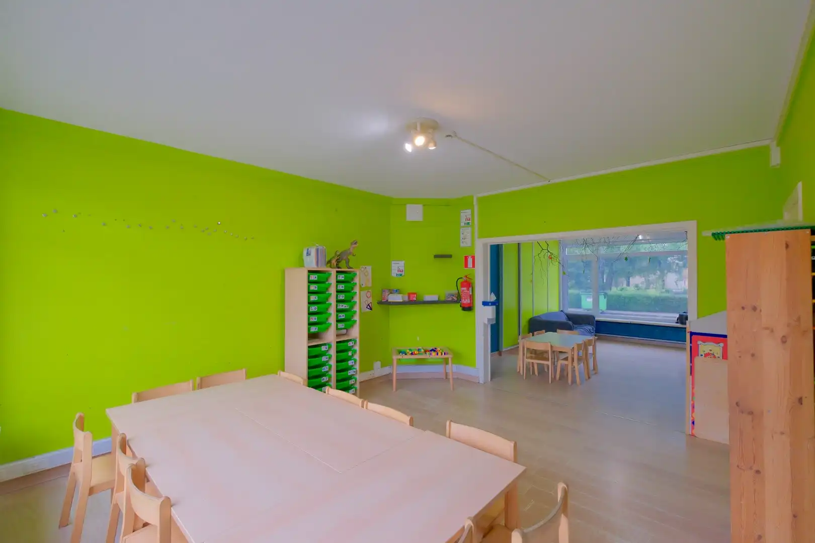 Torhout – Ruim handelspand/woning met 4 slpks en garage op 385 m² foto 8