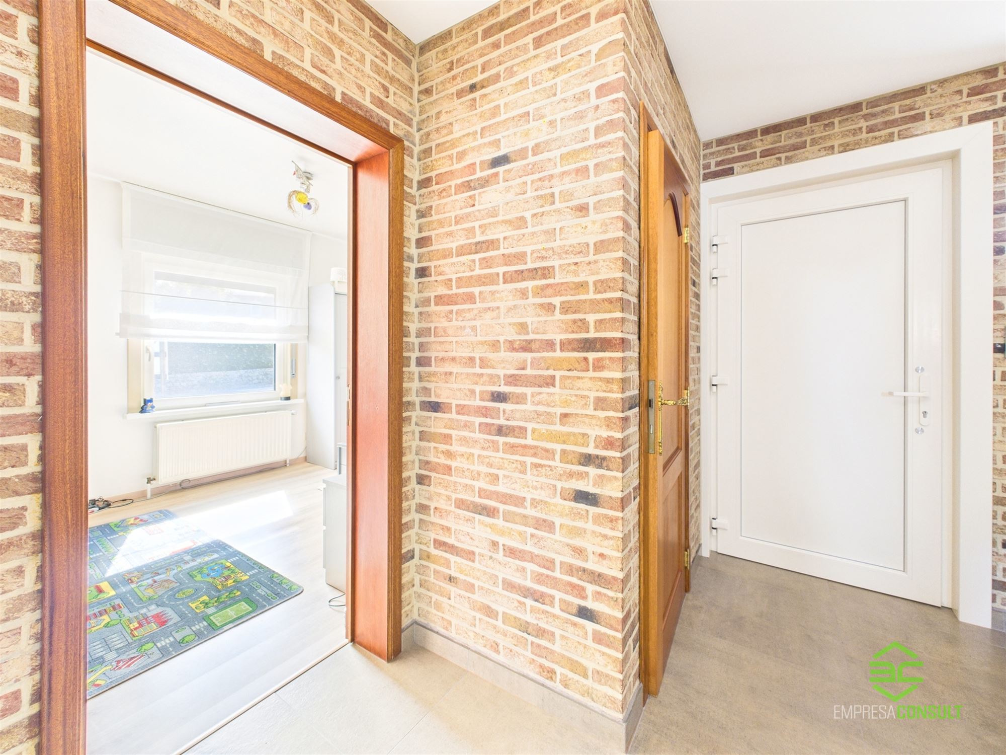 Instapklare gelijkvloerse woning met 3 slpk op 10a 21ca! foto 5