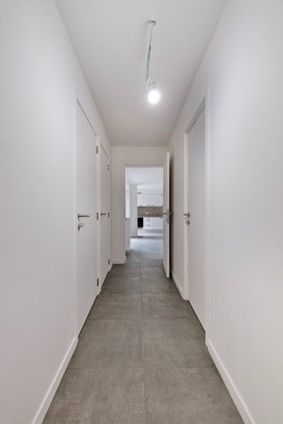 Volledig gerenoveerd, gelijkvloers appartement  met tuin en parkeerplaats TE KOOP in Beveren-Leie! foto 3