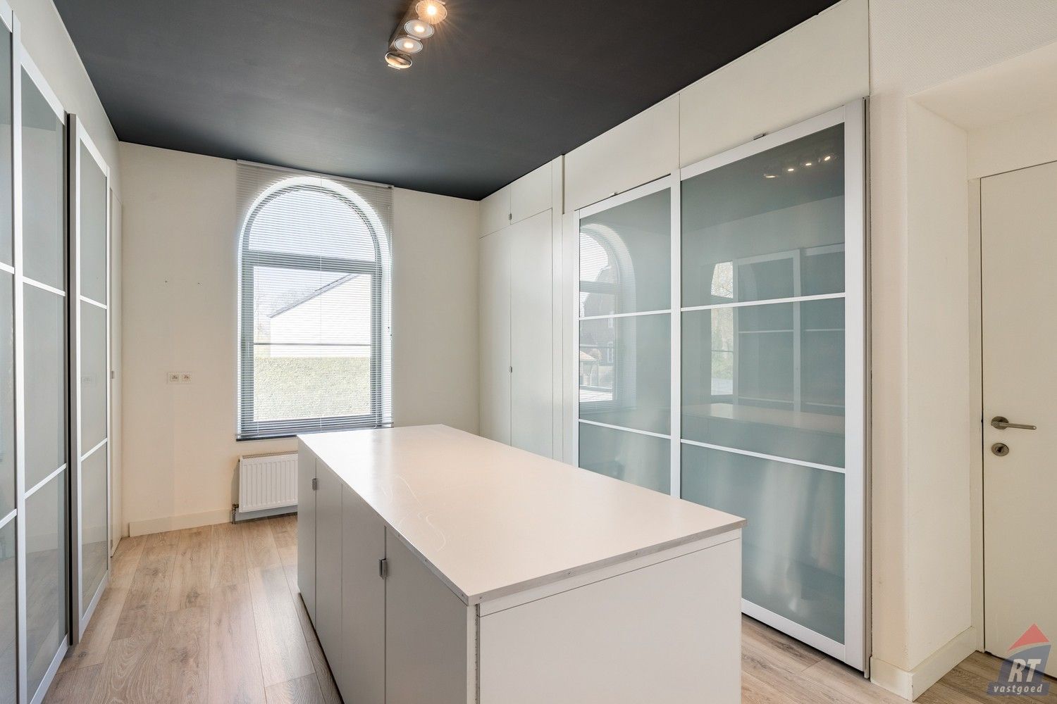 Exclusieve woning met zwembad in het landelijke Kerkom-bij-Sint-Truiden foto 14