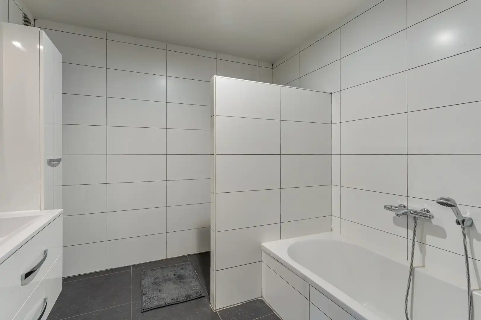 Exclusief penthouse met ruim terras, 2 slpk, extra brede autostaanplaats, centrum Houthalen foto 25