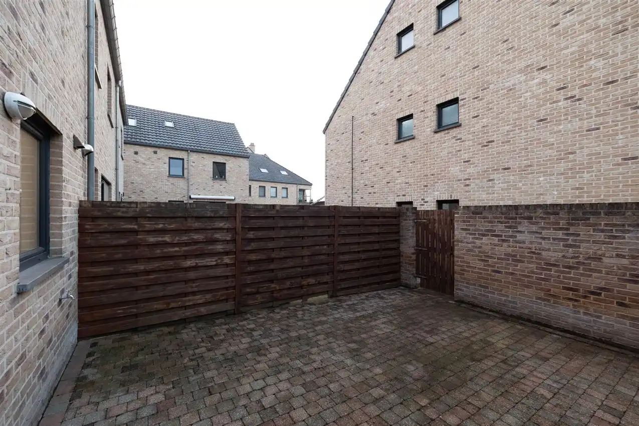 Stadswoning met vier slpk, garage te midden van centrum foto 6