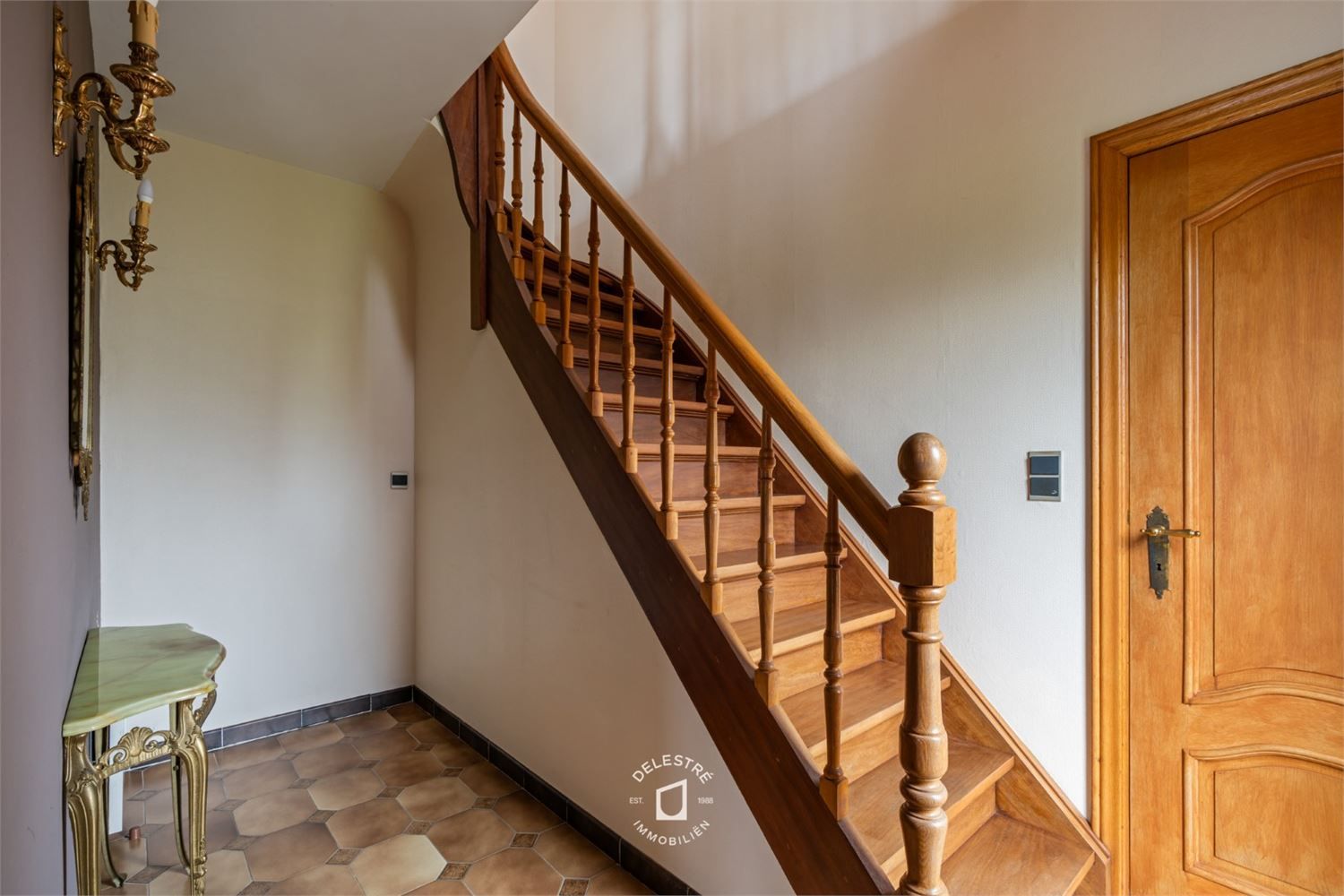 RUSTIG GELEGEN HALFOPEN MET TUIN EN GARAGE foto 15