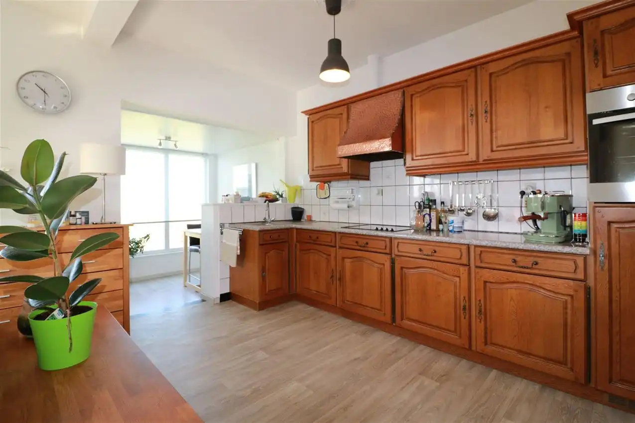 Gusting gelegen woning met 2 slpk, garage en tuin foto 10