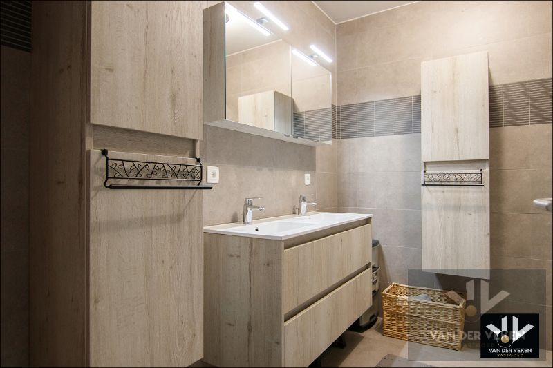 Stijlvol en energiezuinig wonen in het hart van Haspengouw (Kortessem)! Prachtig nieuwbouwappartement met 2 slaapkamers en een ruim, overdekt terras op zeer centrale en rustige locatie! foto 17