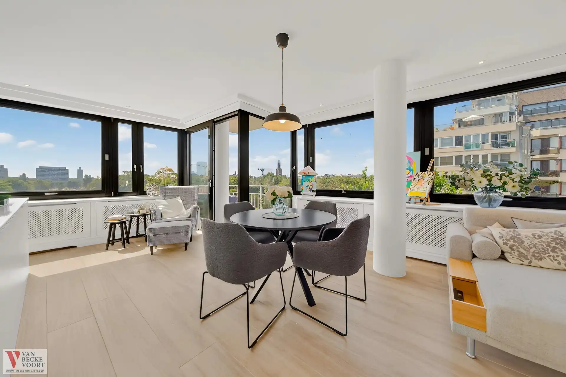 Wonen aan het park: stijlvol gerenoveerd appartement met uitzonderlijk uitzicht foto 2