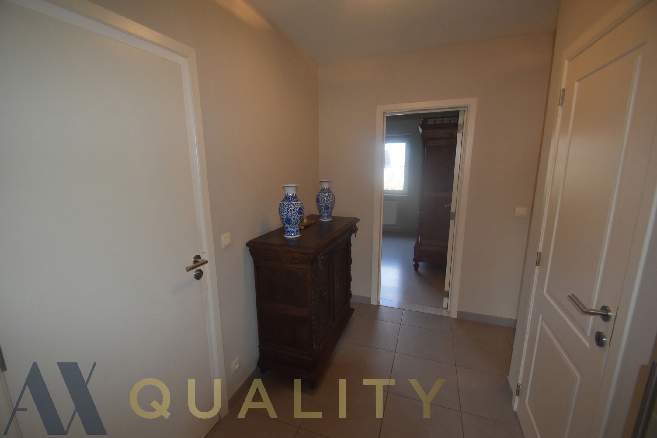 Centr. en rustig gel. energiezuin. 2 slpk.-appt. met terr., staanpl. en berging foto 18