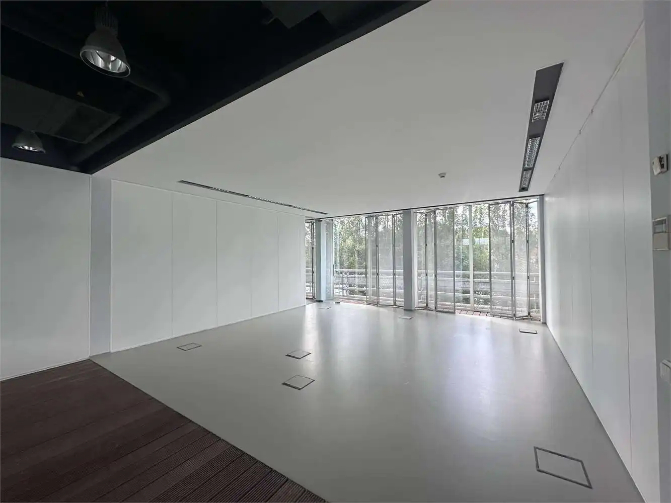 UNIEKE KANTOREN MET PARKING EN VERSCHILLENDE OPPERVLAKTES foto 16