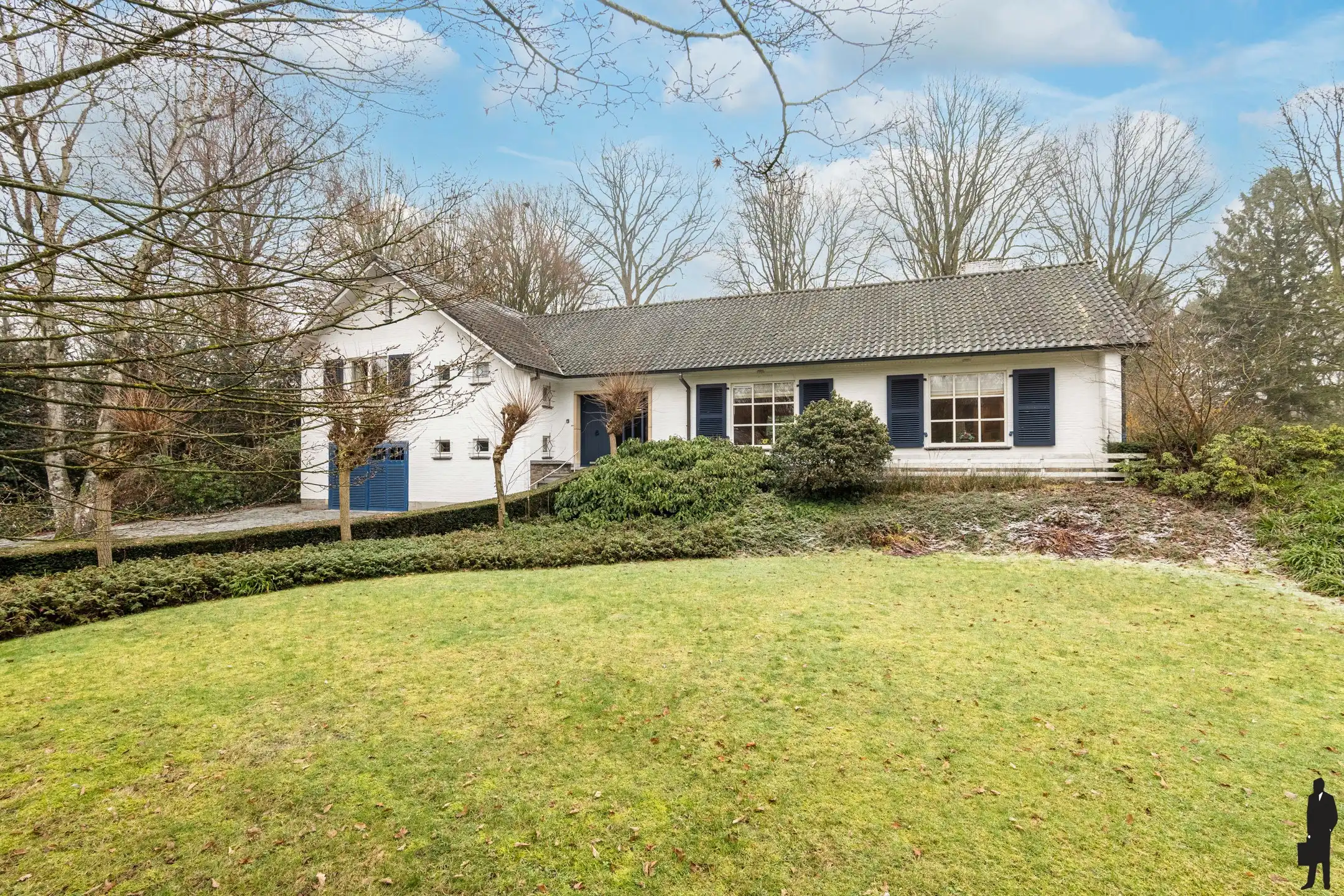 Uitstekend gelegen split-level villa in een gegeerde doodlopende straat. foto 3