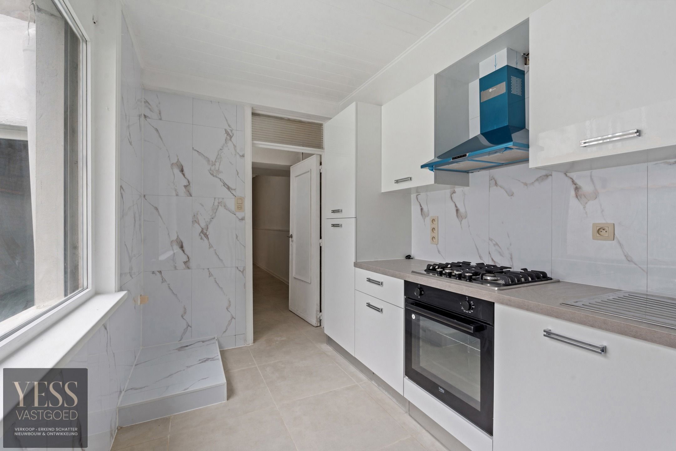 Woning met veel potentieel en 4 slaapkamers te Oostende! foto 2