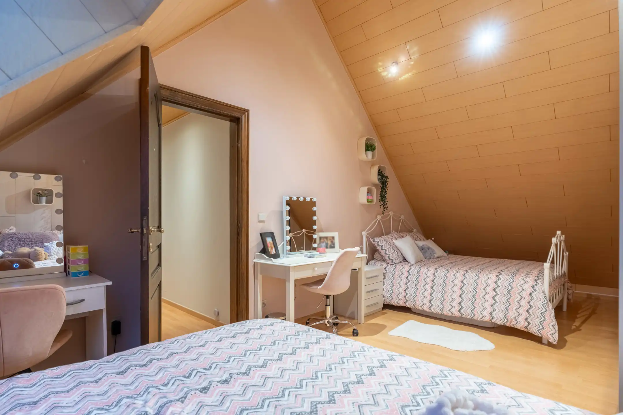 Instapklare gezinswoning met 5 slpks en 2 bdks te Vosselaar. foto 40