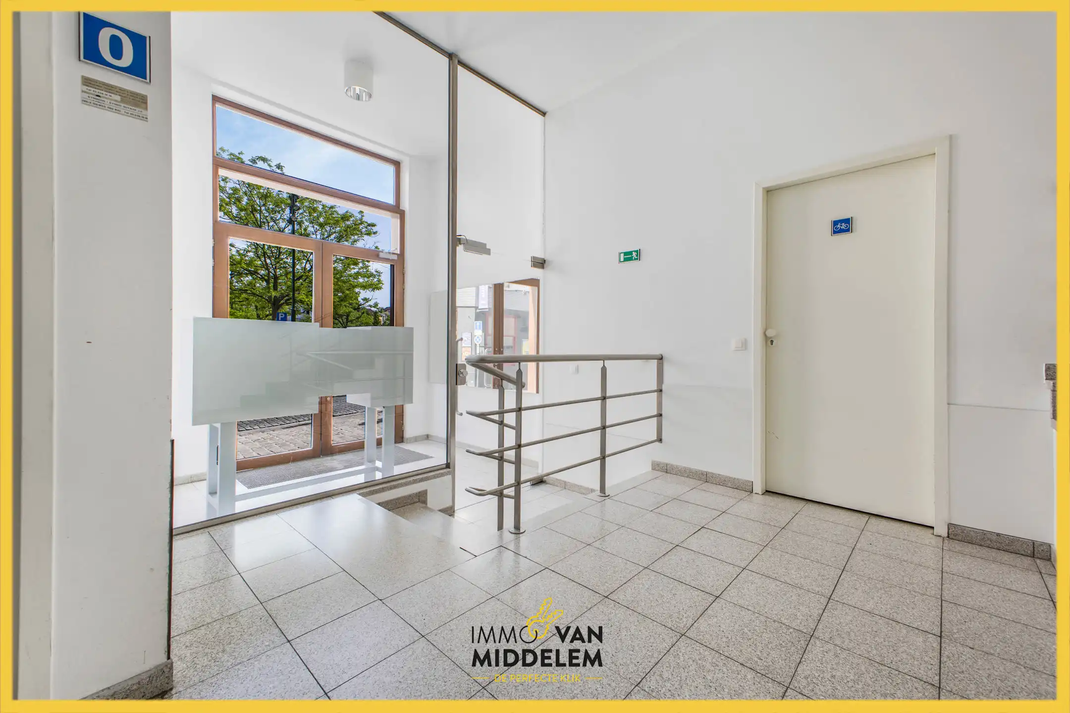 INSTAPKLAAR 2-KAMERAPPARTEMENT MET TERRAS EN PARKING foto 15