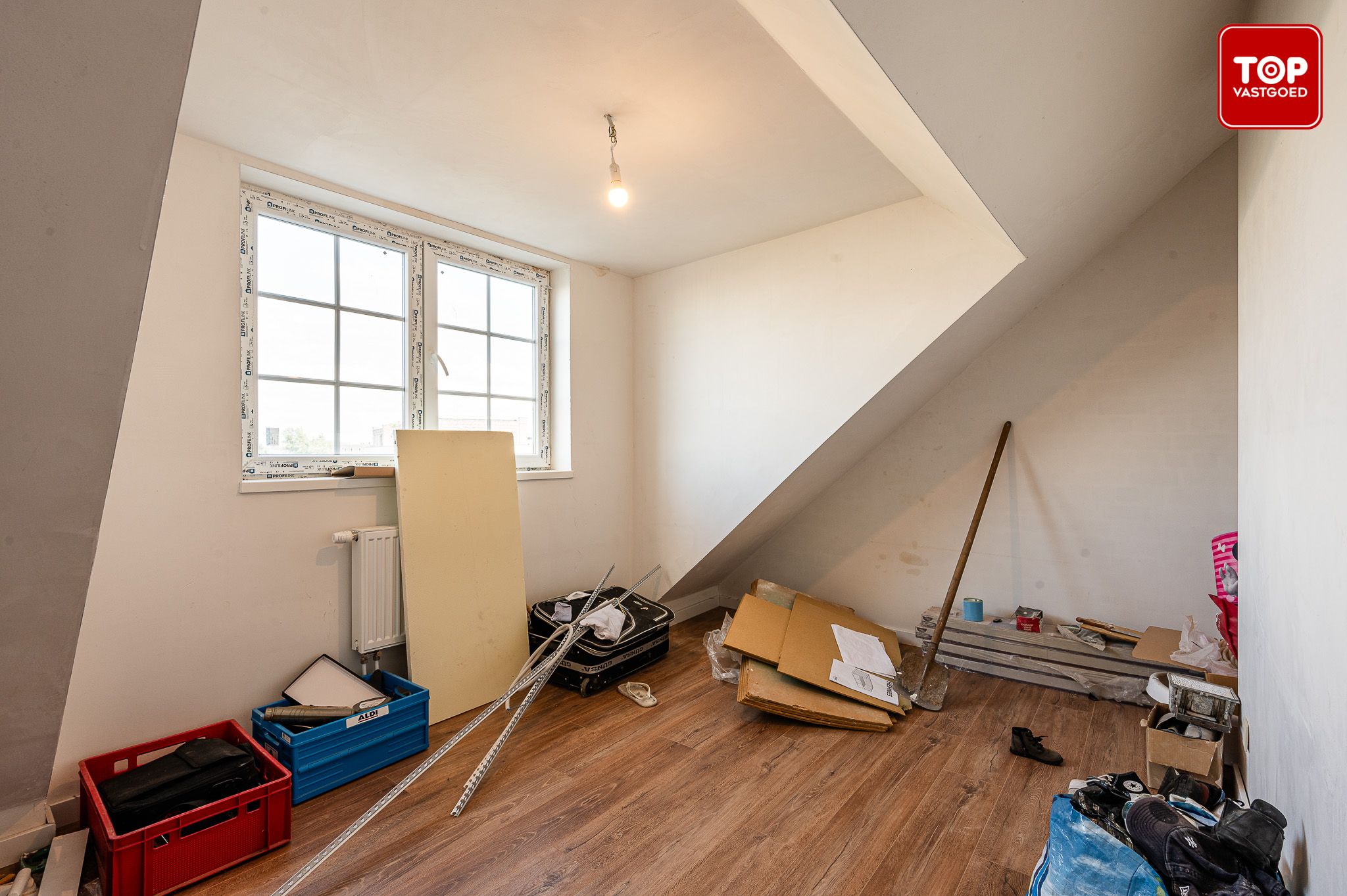 Gerenoveerde wonoing woning met 4 slaapkamers.  foto 22