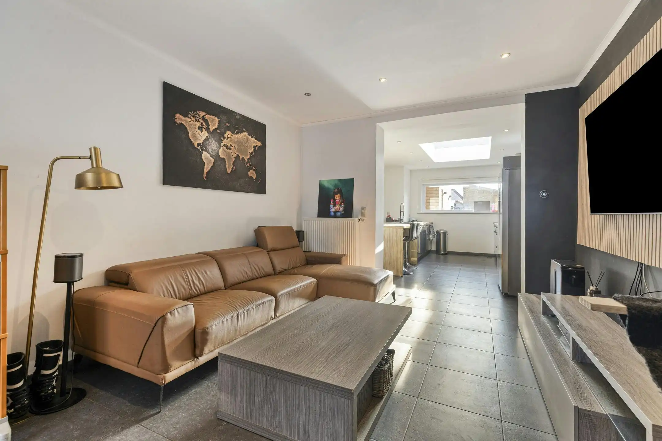 Gerenoveerd en instapklaar huis te koop in Zeebrugge foto {{pictureIndex}}