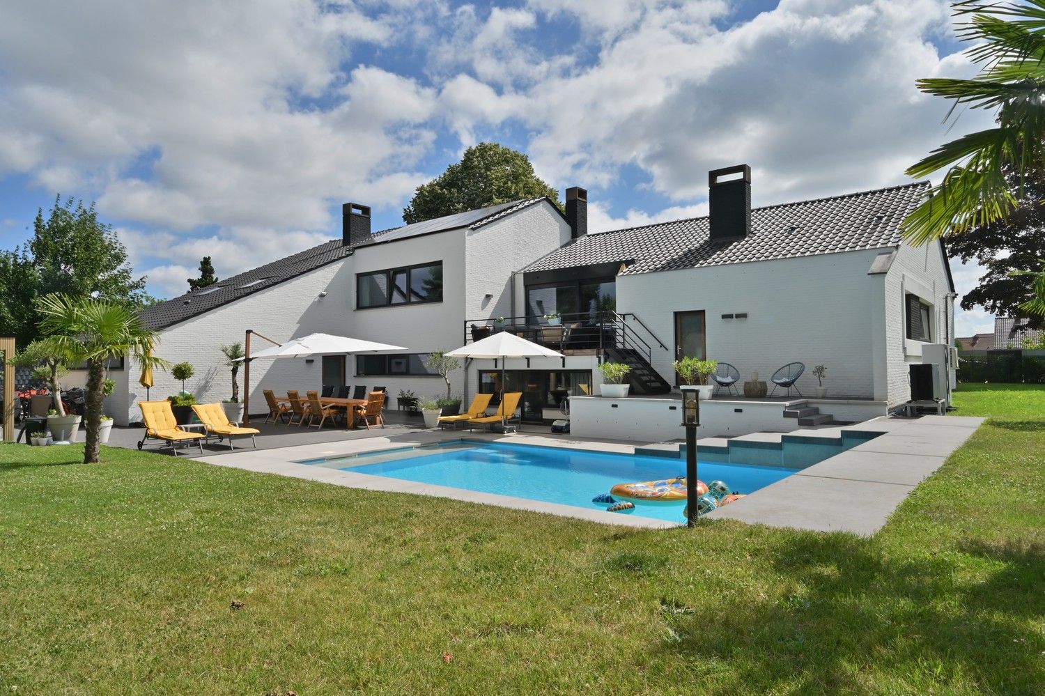 Exclusieve kantoorvilla met zwembad & poolhouse foto 5