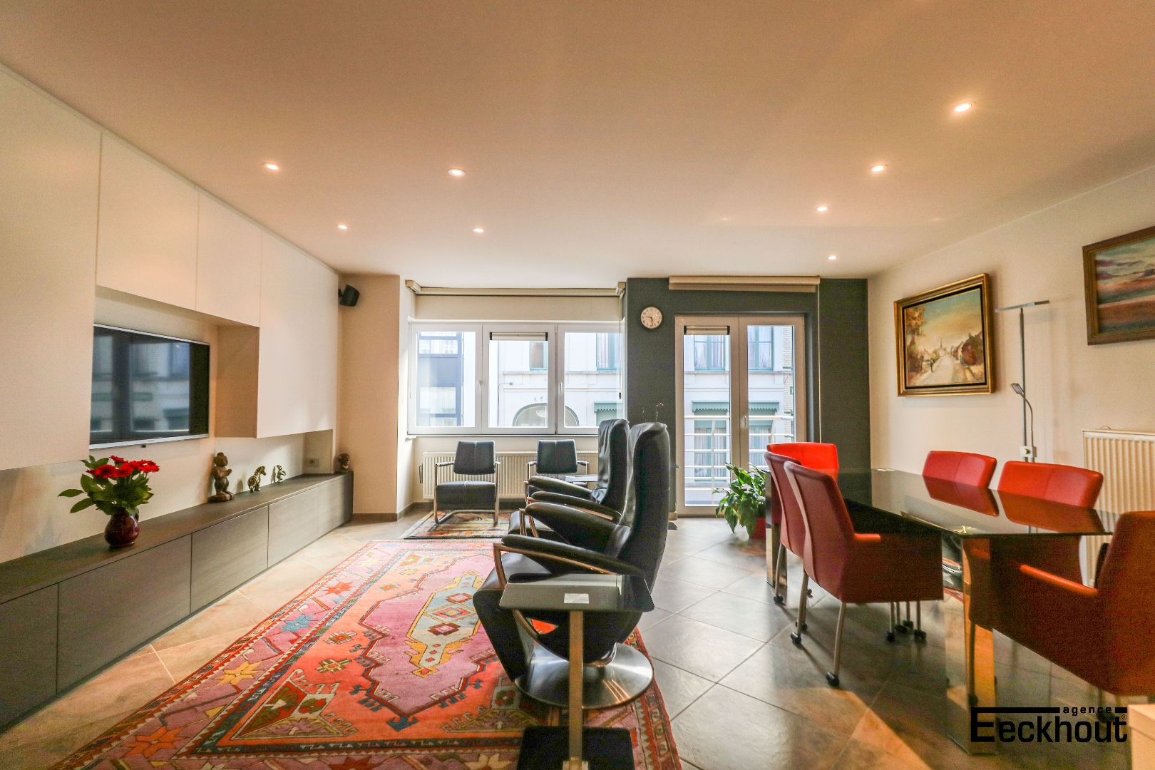 Instapklaar 2-slaapkamer appartement met groot zonneterras te Oostende! foto 6