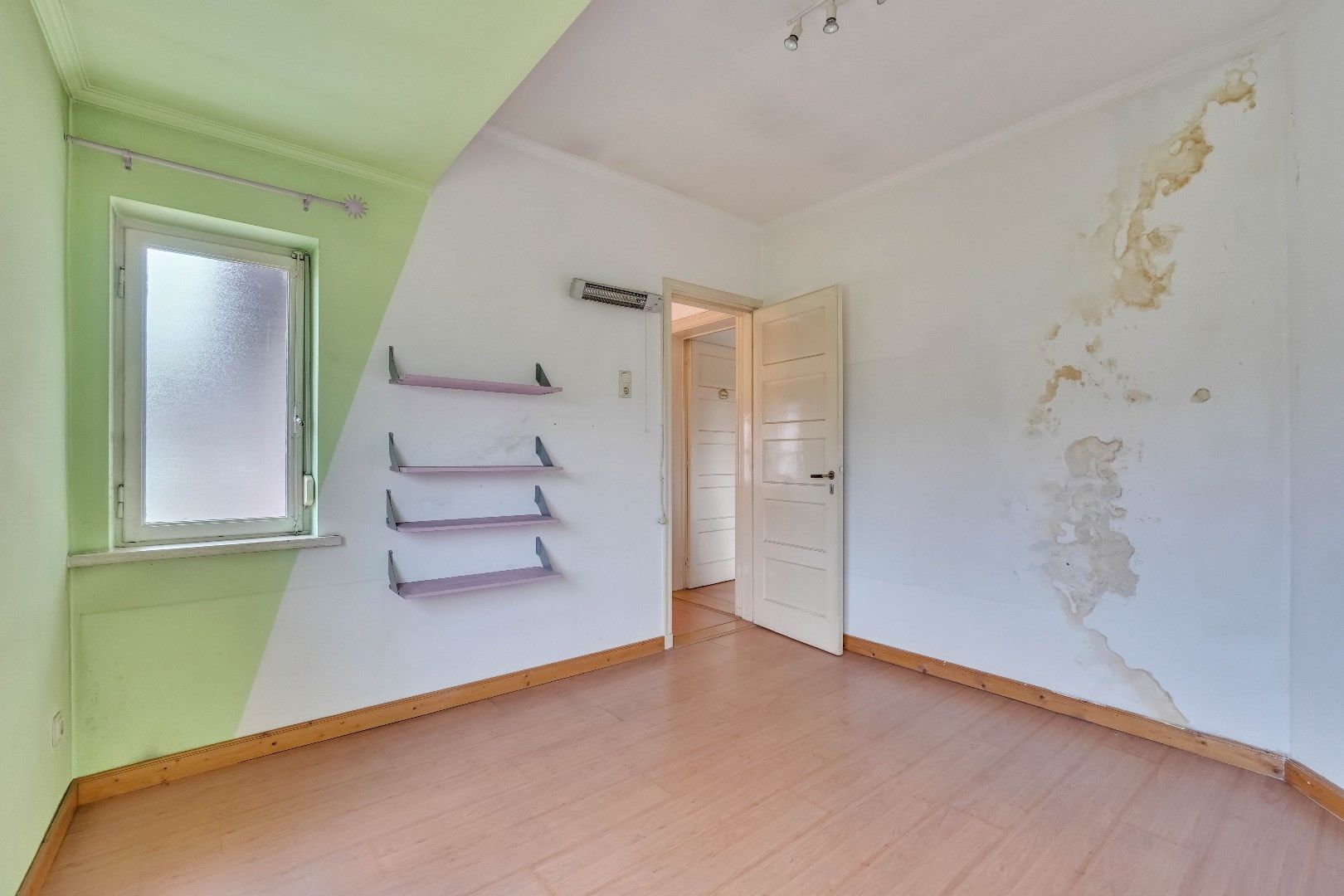 IN OPTIE ! OP TE FRISSEN WONING MET 3 SLPKS + UITBREIDINGSMOGELIJKHEDEN TE NEERHAREN !  foto 15