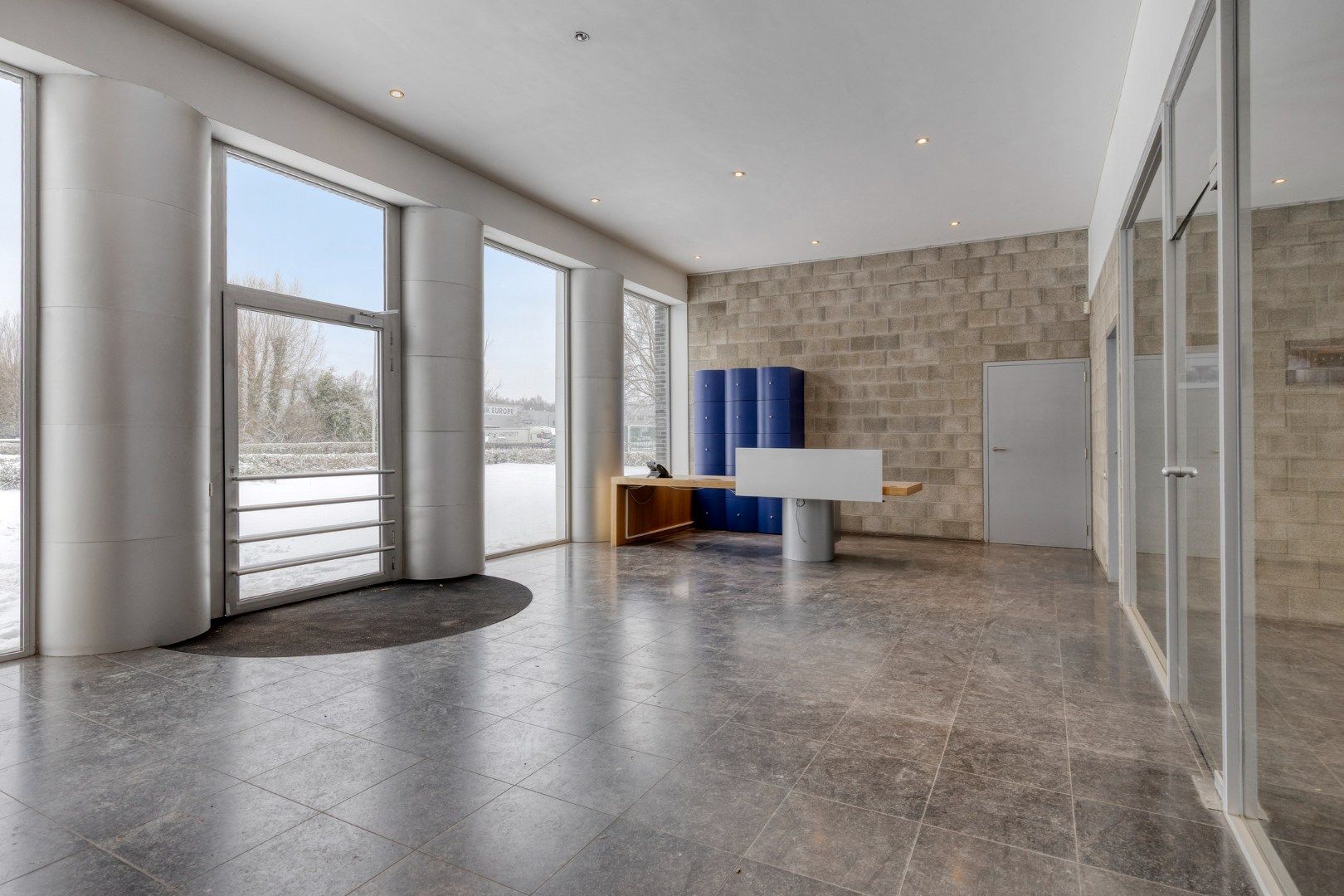 Polyvalent nijverheidscomplex met hedendaagse sociale voorzieningen  foto 2