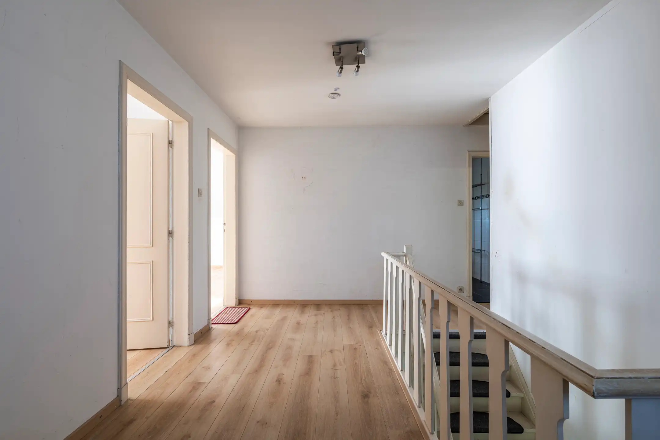 Vrijstaande woning met 4 slpk en 2 garages op 1.306m²  foto 10