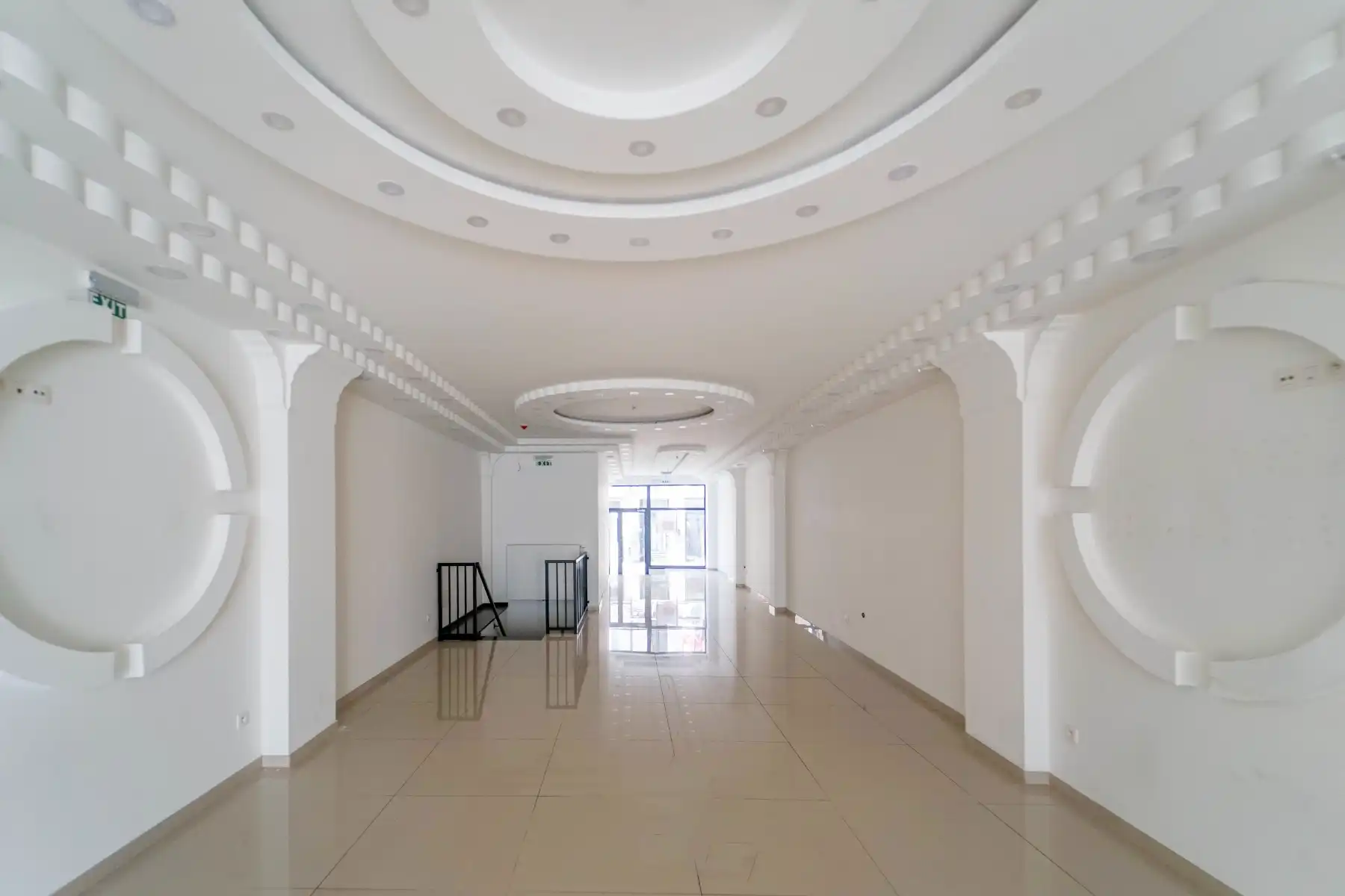 Recent volledig gerenoveerd handelspand (+-280m²) in Sleepstraat TE HUUR met een moderne uitstraling. foto 5