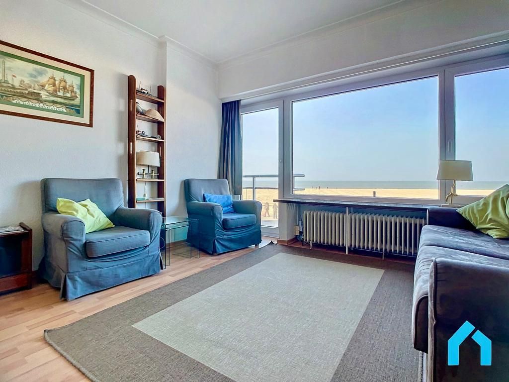 Charmant tweeslaapkamerappartement met frontaal zeezicht! foto {{pictureIndex}}