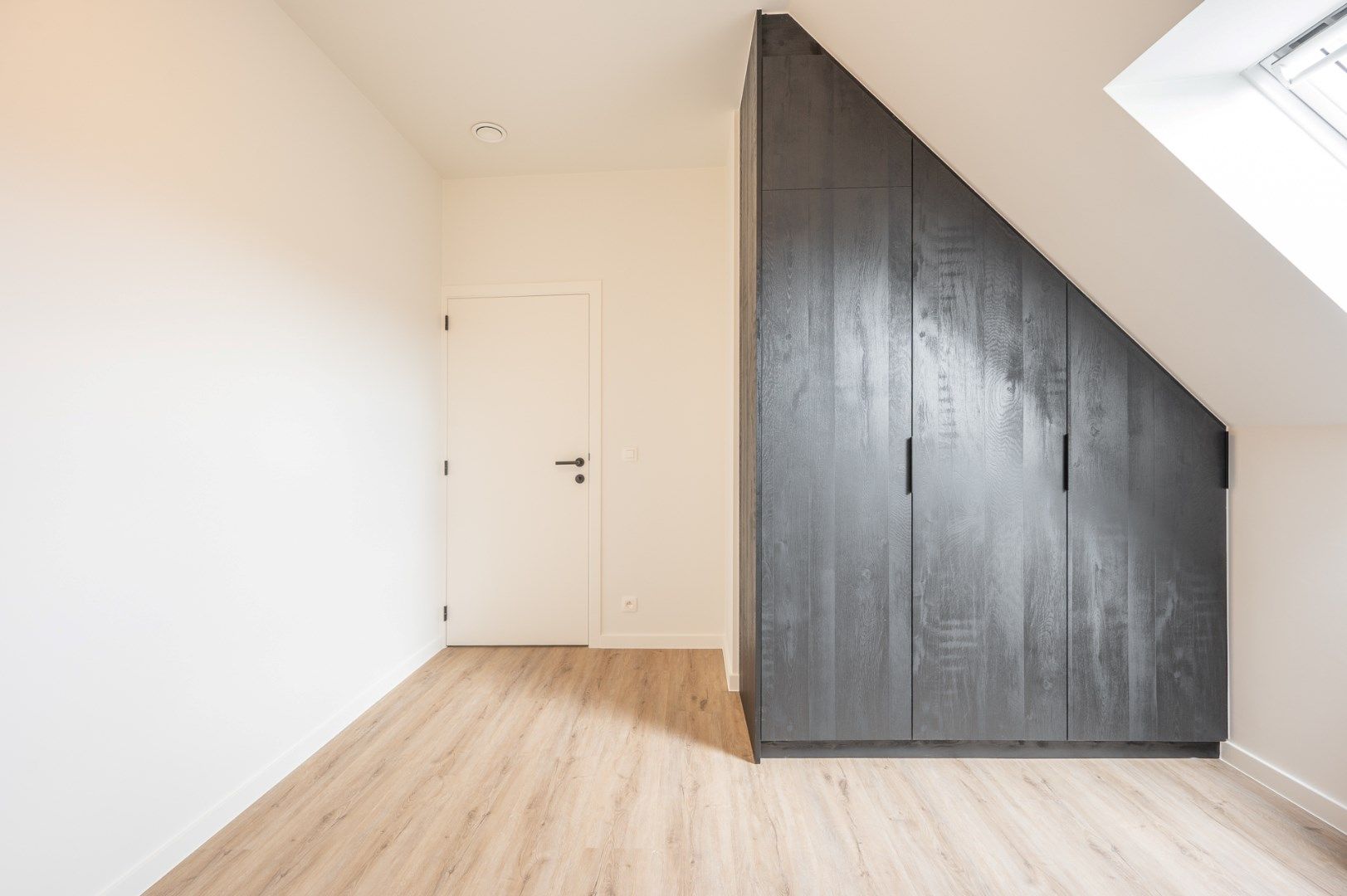 Prachtig afgewerkte woning, zeer rustig gelegen nabij het centrum foto 13