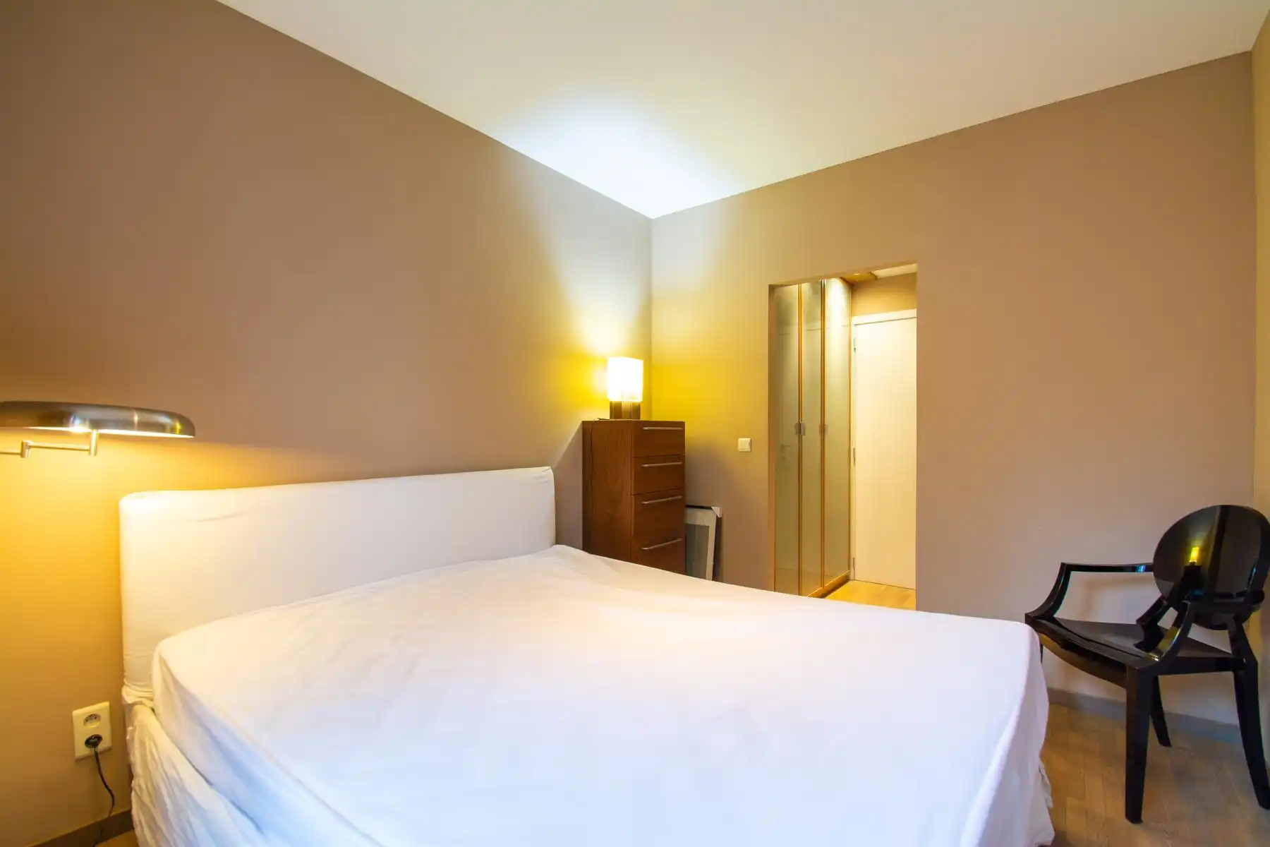Prachtig gemeubeld app. 2 Kamer + gemeenschappelijke TUIN!!! foto 9