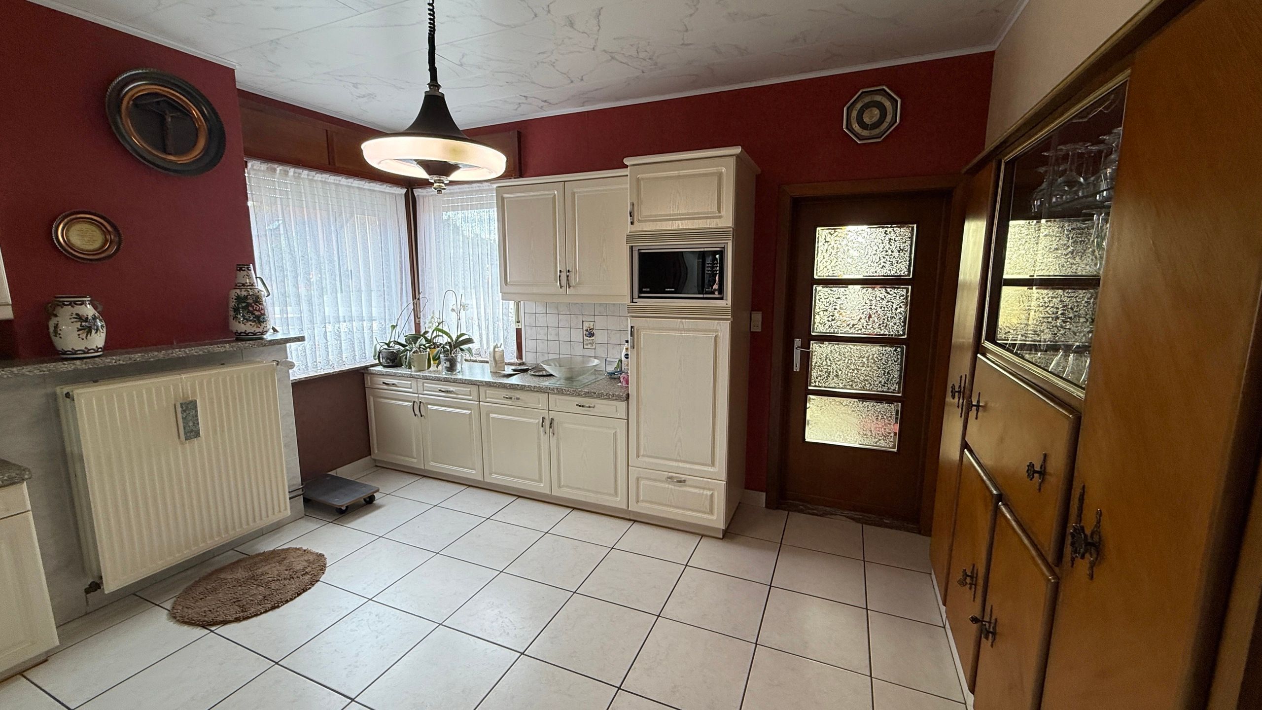 Charmante, te renoveren woning met veel potentieel foto 4