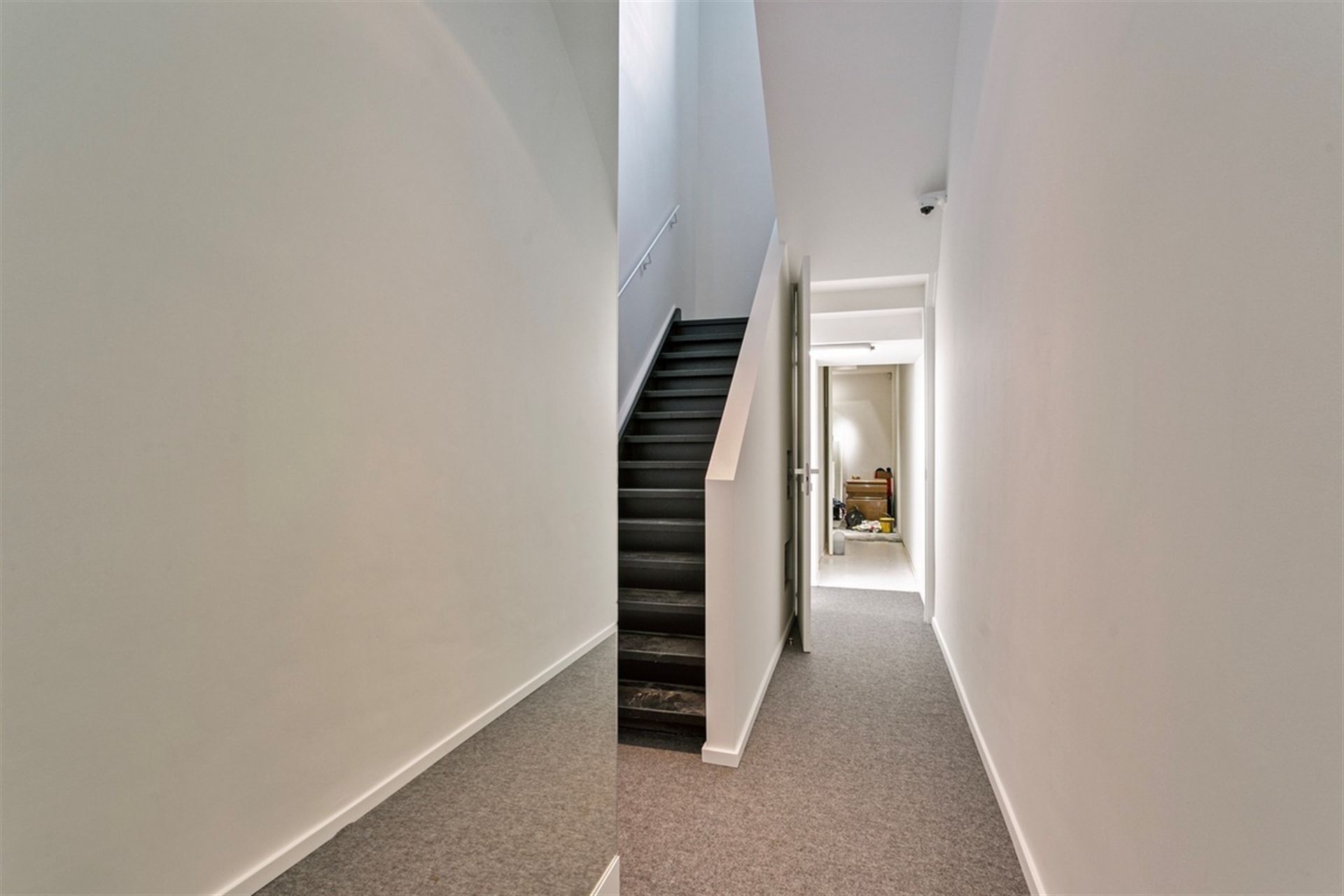Prachtige unieke verhuring, 2 appartementen en een handelsgelijkvloers te 1000 Brussel. 



 foto 5