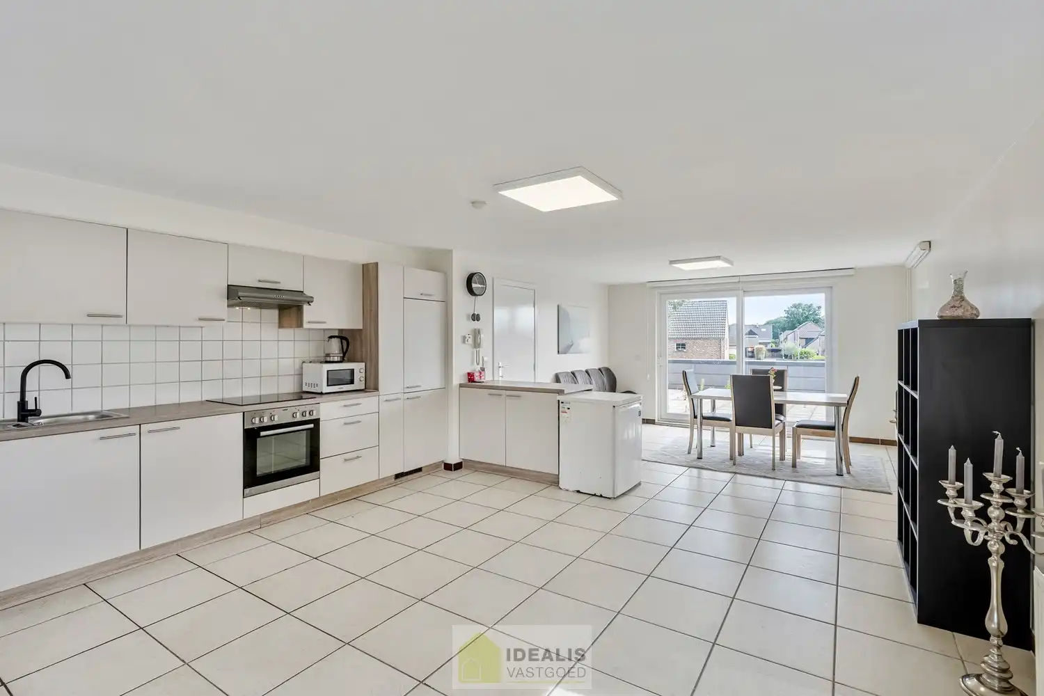 IDEALIS VASTGOED – DUPLEX APPARTEMENT GELEGEN OP UITERST CENTRALE LOCATIE TE HECHTEL-EKSEL. foto 6