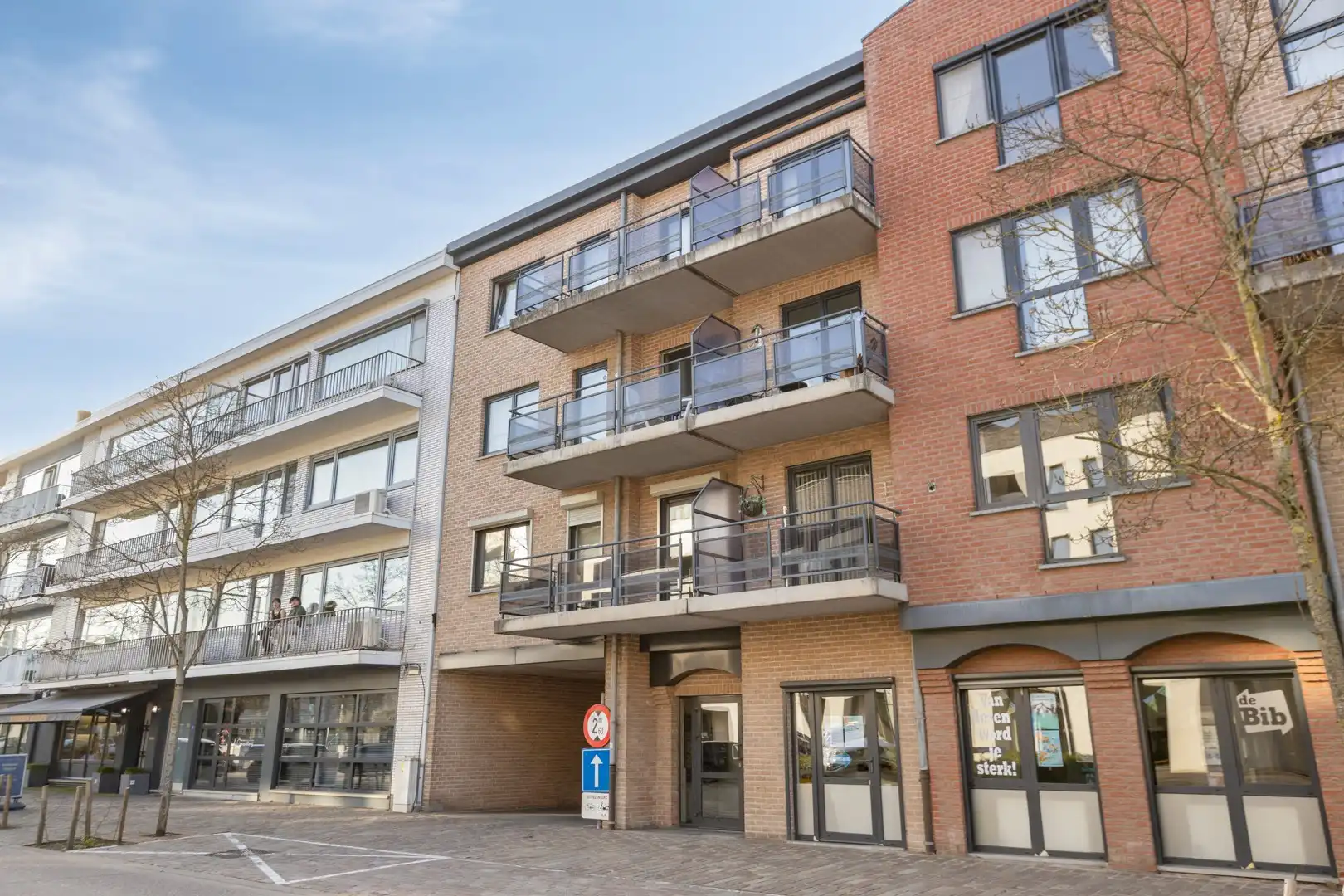 Karaktervol en instapklaar appartement met 2 slaapkamers, terras én garage in het centrum van Zutendaal. foto 3