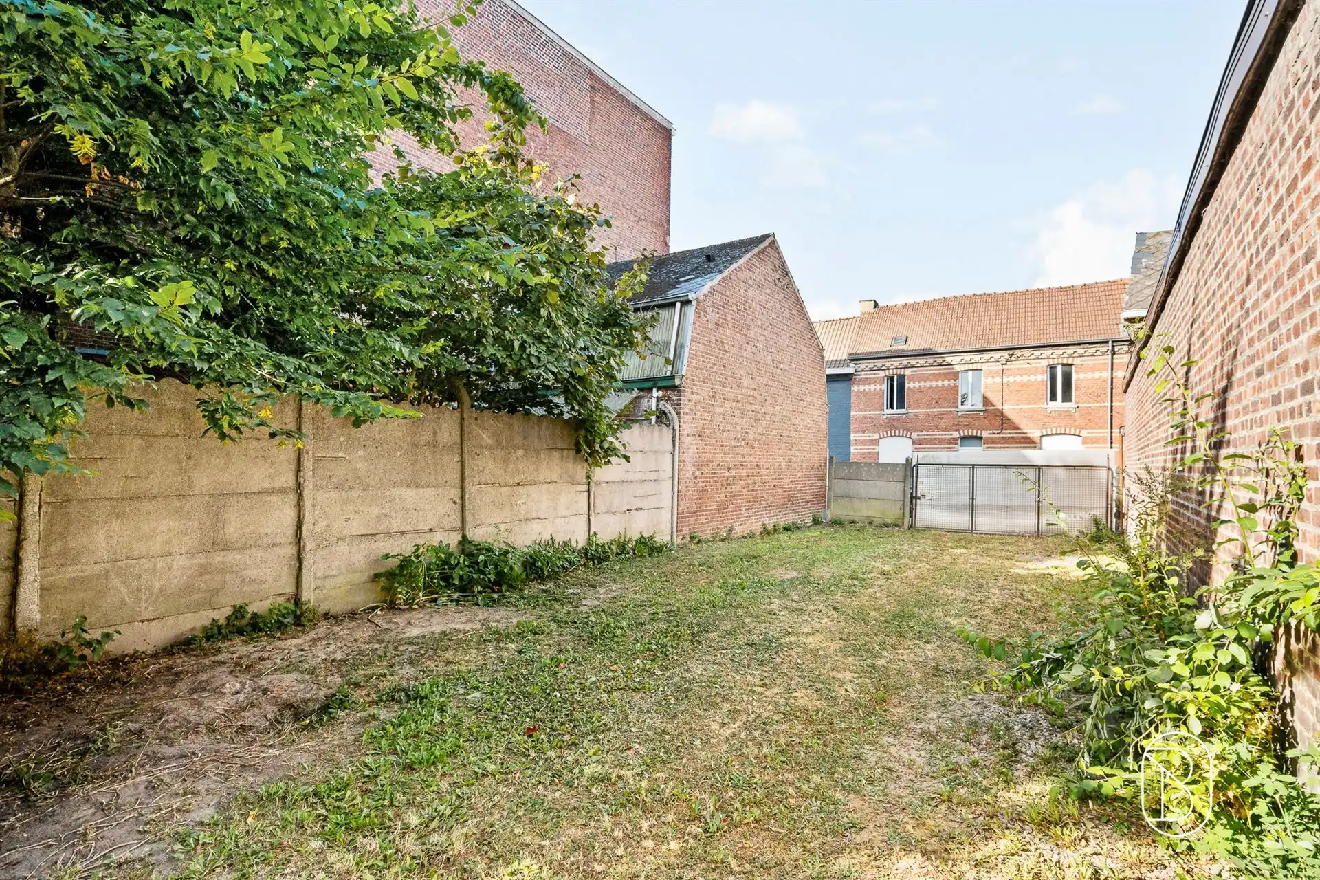 Commercieel gelegen winkel, woonst, magazijn en bouwgrond foto 23
