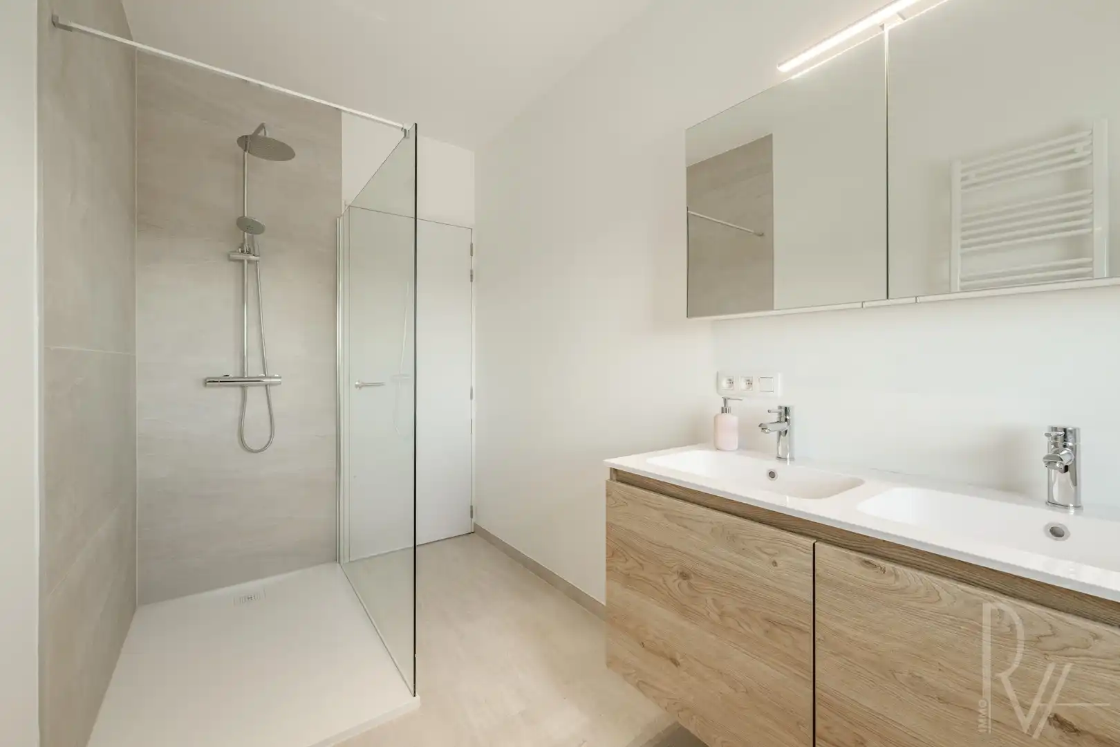 Nieuwbouwwoning foto 12