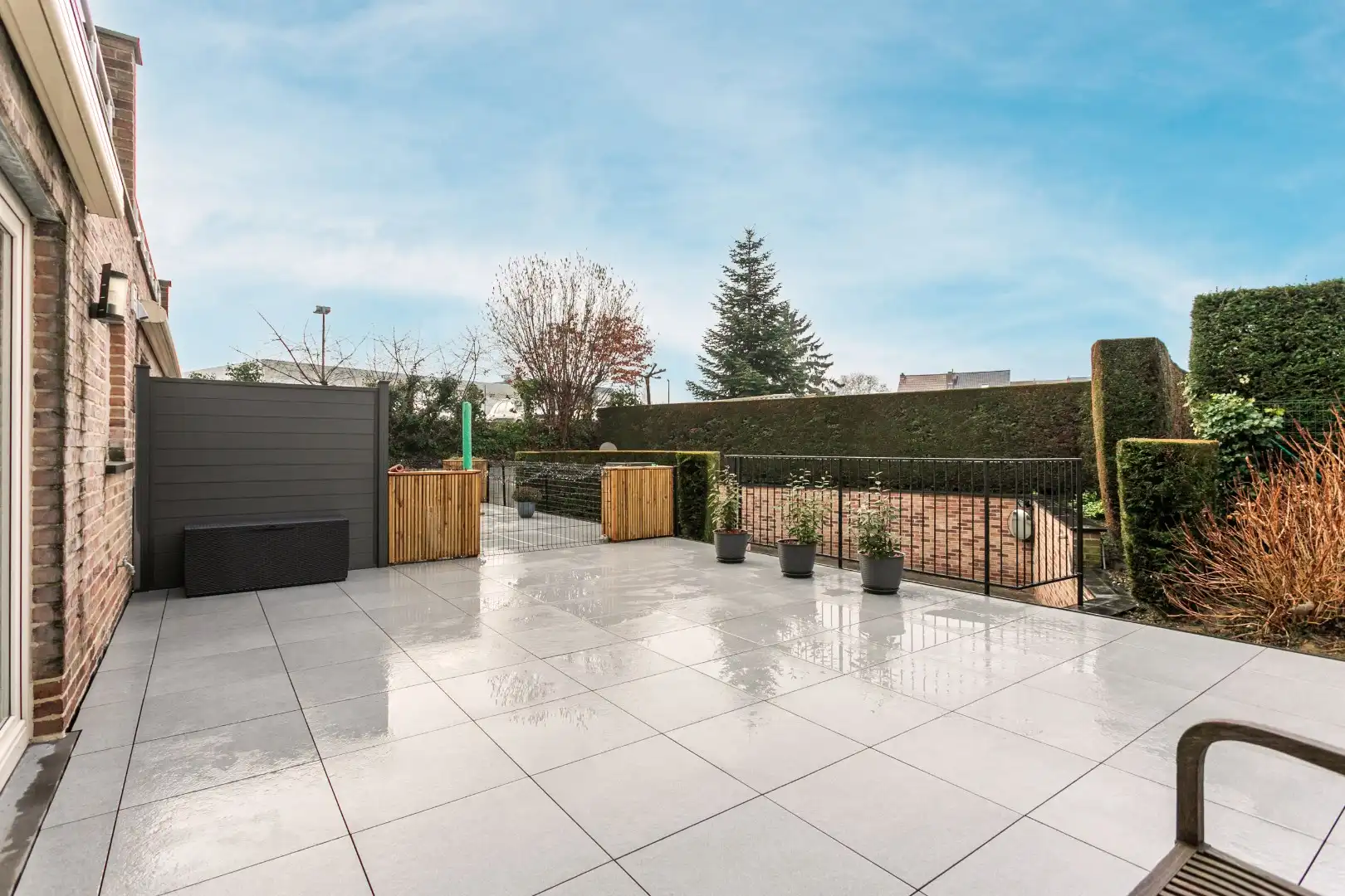 Instapklaar gelijkvloers appartement met 2 slaapkamers, garagebox en ruim terras (35 m²) aan TOP ligging in Halle foto 3