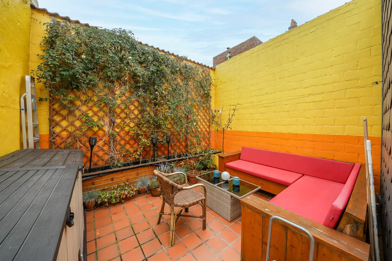 Gesloten woning met 2 slaapkamers en gezellige stadstuin foto 3