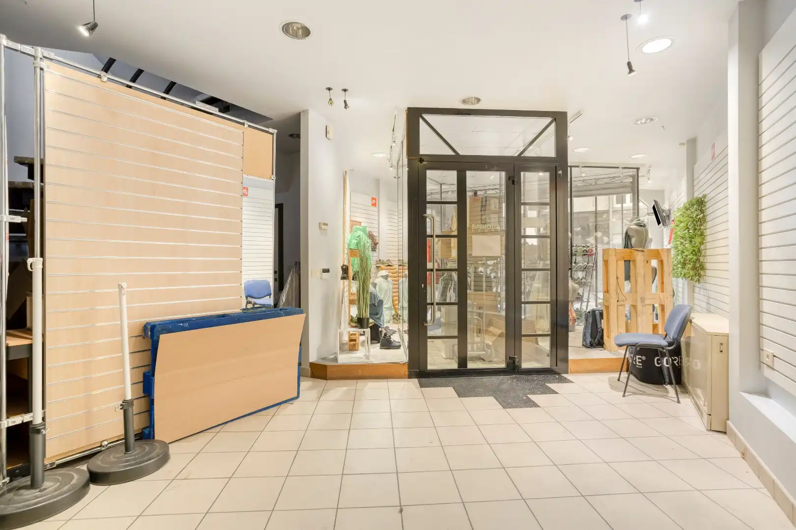 Handelspand met woonst te Halle-centrum foto 3