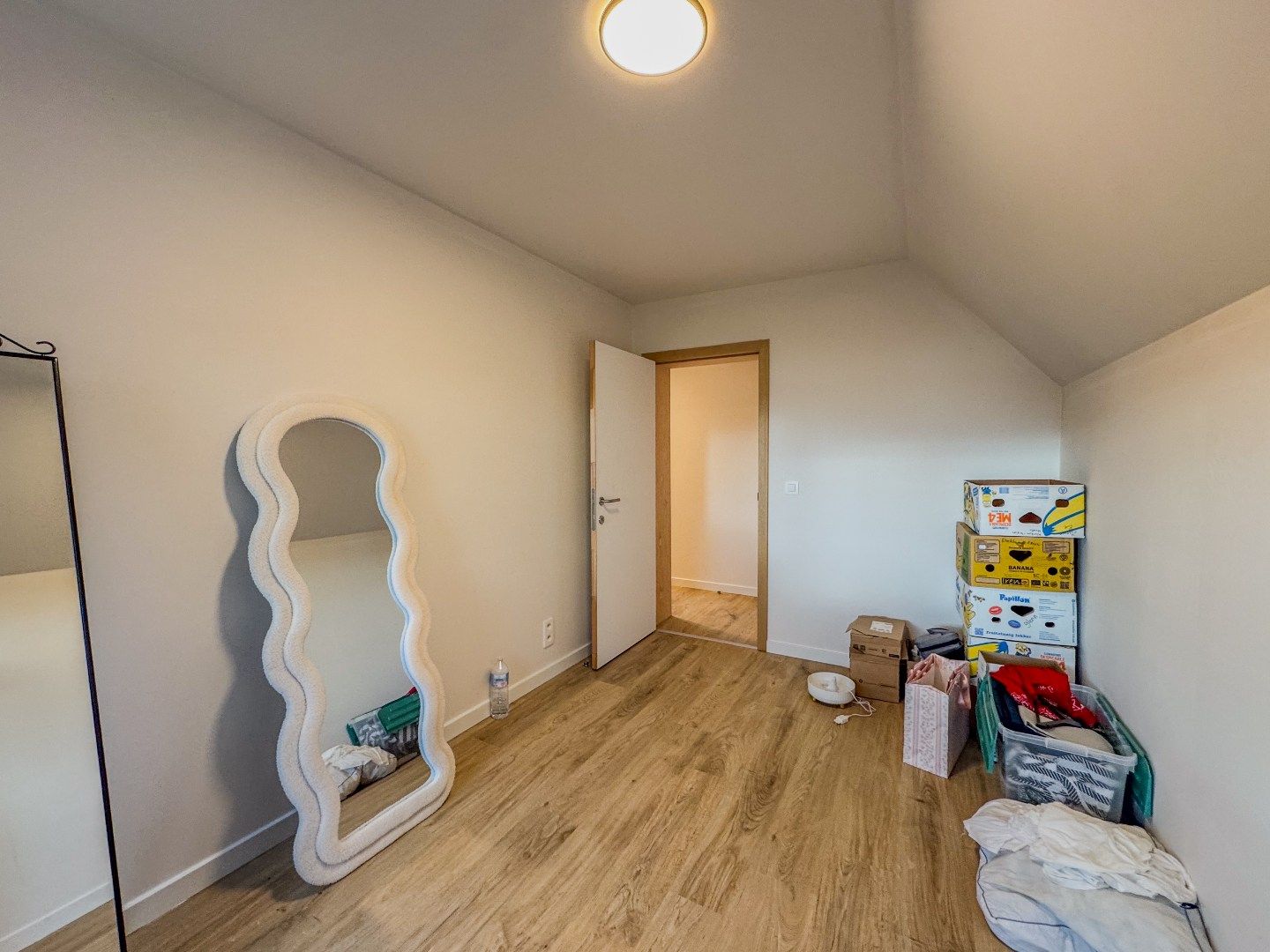 Volledig gerenoveerde woning met 3 slaapkamers, carport en tuin. foto 11