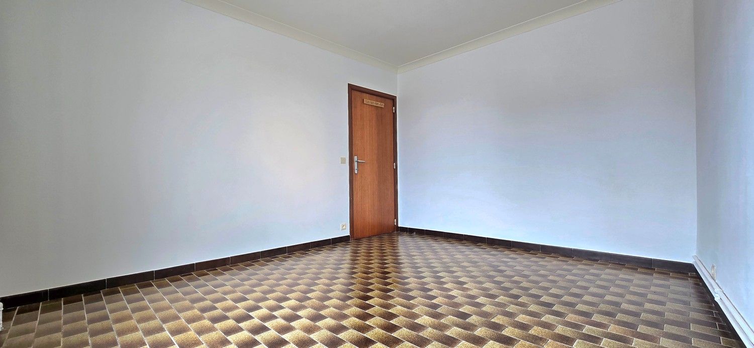 Instapklaar 2-slaapkamer appartement met garage, autostaanplaats en kelderberging foto 12