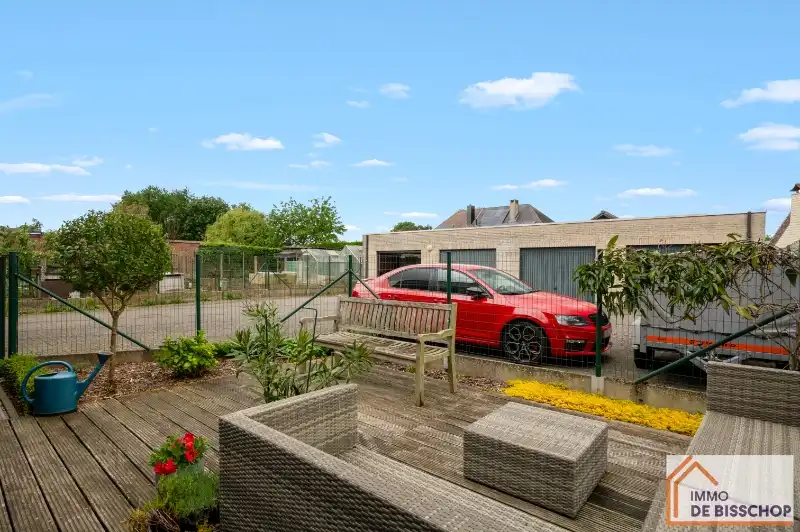 Groot, instapklaar appartement met 3 slaapkamers, mooi terras en garage foto 15